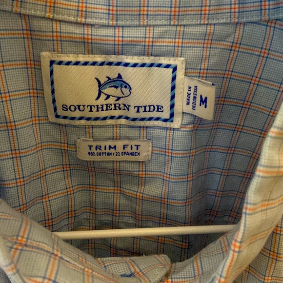 Southern tide button down. Medium - Picture 3 of 4